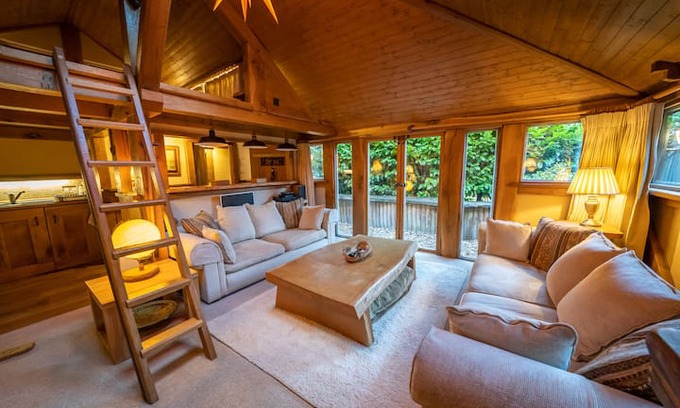 Berkhamsted Cabin | Romantic Oak Cabin Berkhamsted