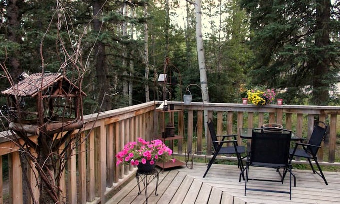Bragg Creek Cabin | The Crooked Cabin in West Bragg Creek