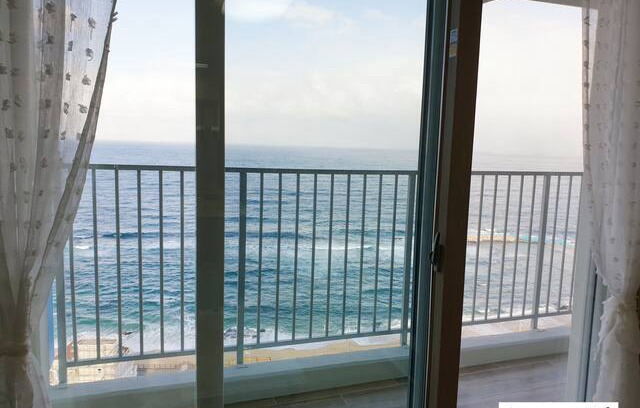 Gangneung Apartment | 주문진항 10분(차량) 강릉시내 20분(차량) 영진해변 걸어서 2분 신축건물 18층 바다뷰