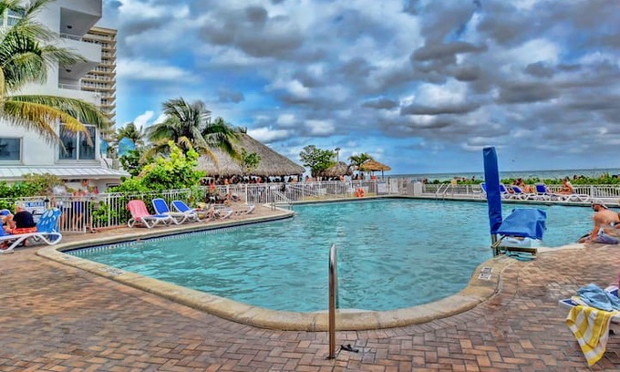 Galt Mile Apartment | Galt Ocean Charmer