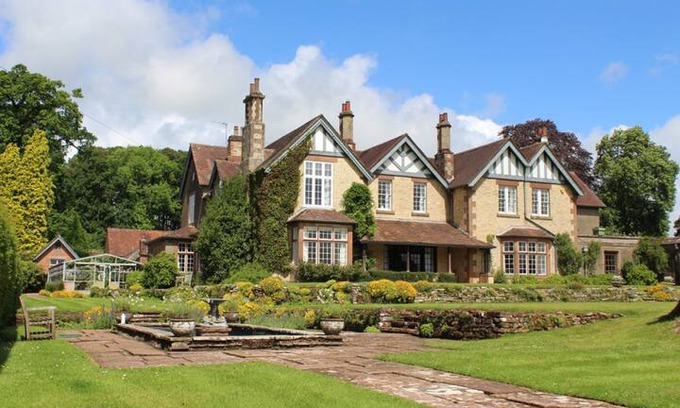 Carlisle House | Glingerbank, Sleeps 30, Pets allowed, Hottub, Lift
