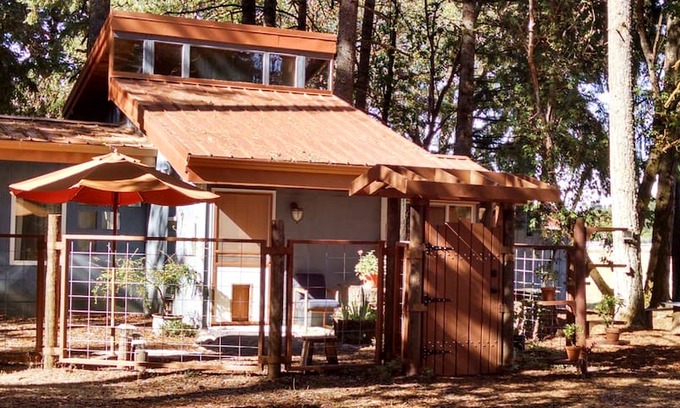 Alvadore House | The Copper Cottage country not far from town