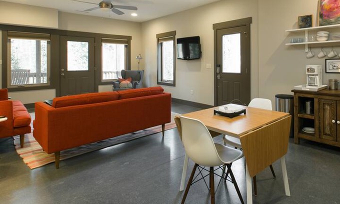 Huston - Courtland House | Beautiful Montford Hideaway! Minutes from Downtown