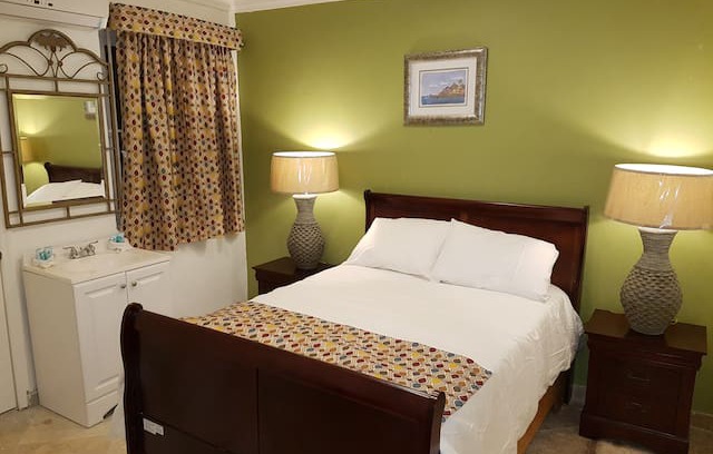 Westwind Bed & Breakfast | Golden Palm B & B Guinep Suite