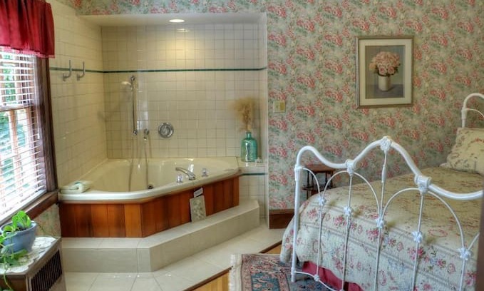 Red Wing Other | Golden Lantern Inn - Meg's Suite