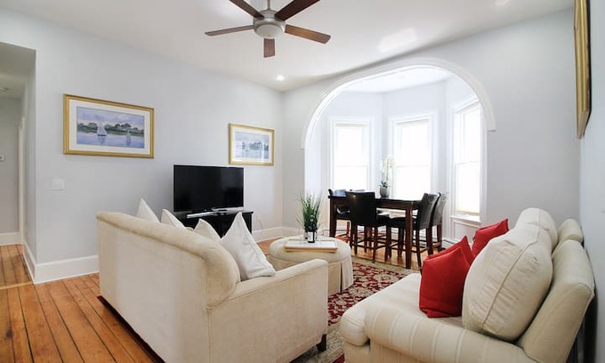 Off Broadway Apartment | Bello Newport