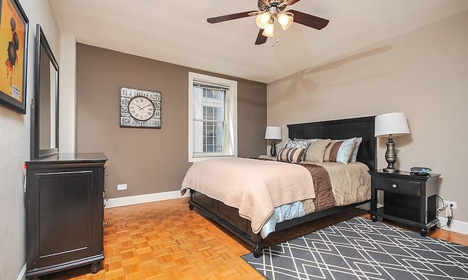Downtown Atlanta Apartment | Peachtree Towers 17th floor condo-heart of Atlanta