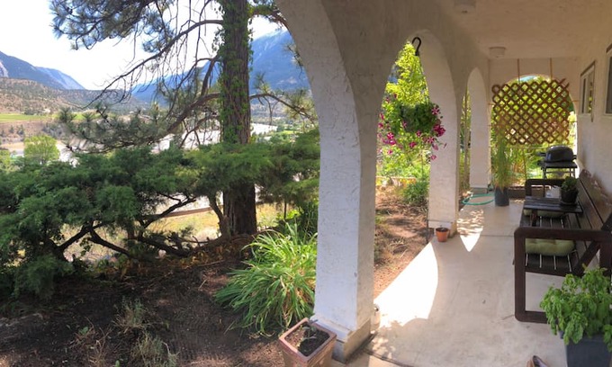 Lillooet House | Casa Cayoosh Canyon ~ Rustic Retreat & Epic Views