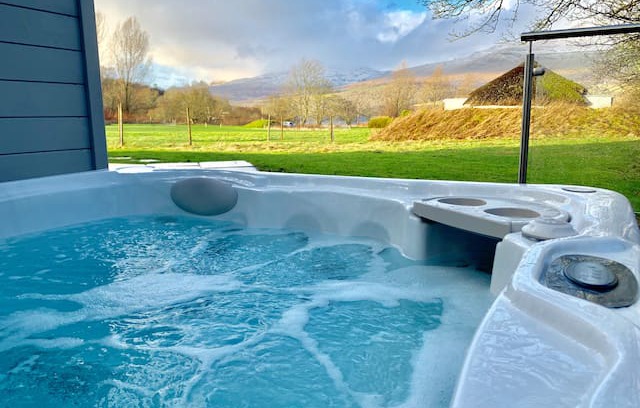 Ardeonaig Other | Fern Cottage with private hot tub