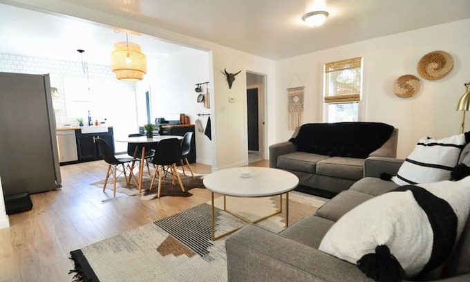 Lincoln House | Haymarket Hideaway 2 - Close to The Rail Yard