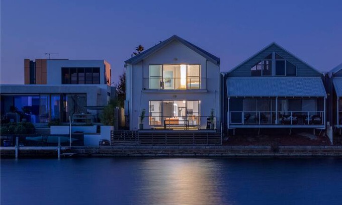 Geographe House | Reflections on Marina - Waters Edge