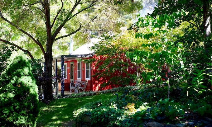 Oberon Cabin | St Clements Cottage
