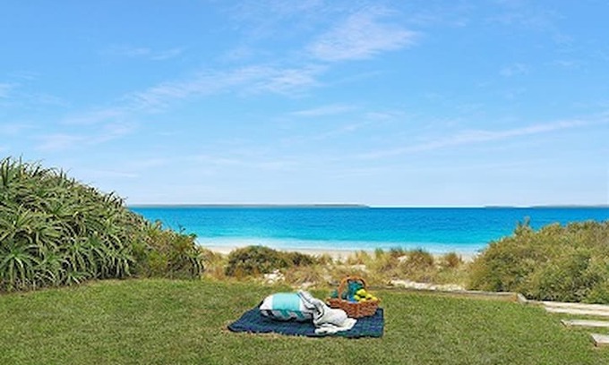 Callala Beach Cabin | Barefoot at Callala Beach - Beachfront luxury