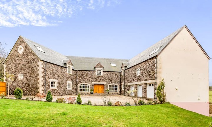 Dunblane House | Millpond House luxury detached villa