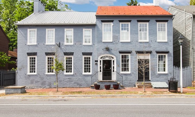 New Market House | Old National Hotel - Historic Upper Level Suite