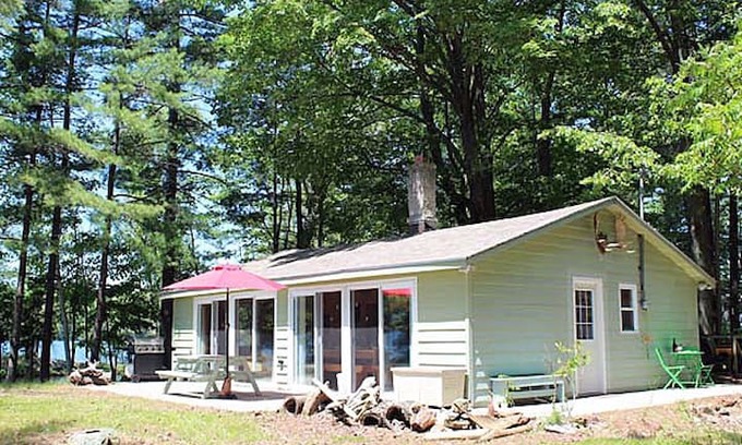 Frontenac Cabin | Sunflower Cottage on Buck Bay