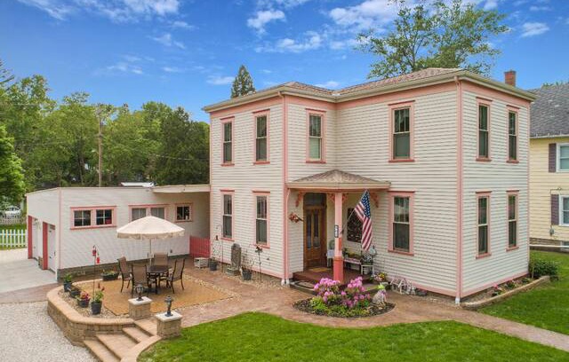 Canal Fulton House | Tandem Trails Guestroom- Charming Century home