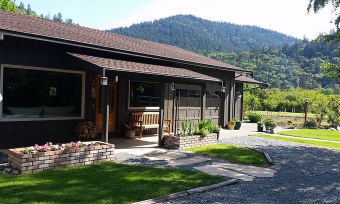 Willow Creek Cabin | The Peach Tree Cottage