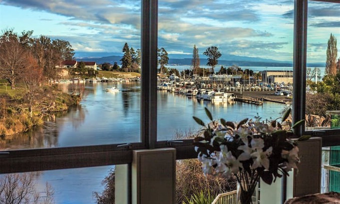 Taupo Apartment | The Mooring - Taupo Waterfront Apartment