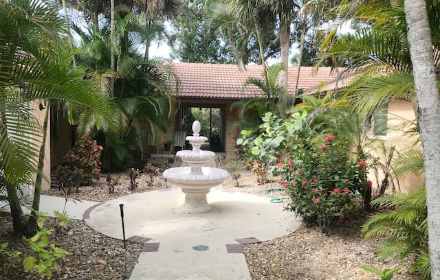 Vero Beach Apartment | 2/2 Condo in Tamara Gardens