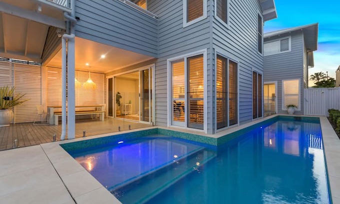 Casuarina House | ARANA BEACHFRONT BEACH HOUSE-LUXURY COMFORT STYLE