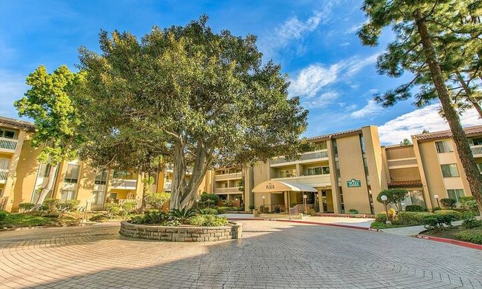 Pacific Beach Apartment | Resort 1bd 1ba The Plaza Condominium Association