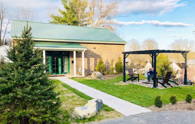 Lewisburg House | "Stones Throw Retreat" in Downtown Lewisburg