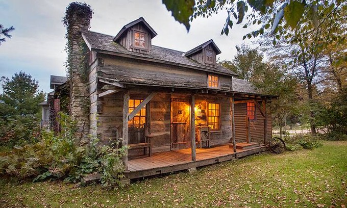 Savanna Cabin | “Grandpa's Cabin” 1837 Historic Cabin
