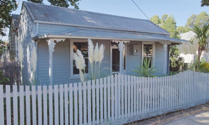 Ararat Cabin | Barkly Cottage - Ararat Town Centre