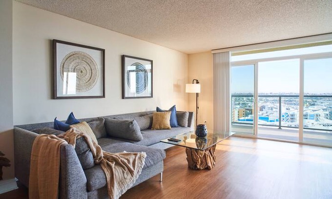 Marina del Rey Apartment | Beachwood Penthouse Style Stunning Marina Views