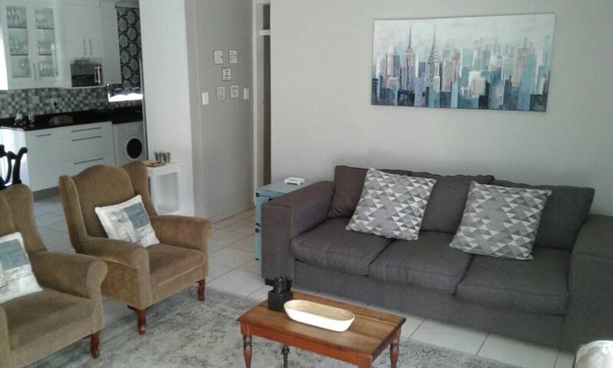 Fichardt Park House | Protea House-Luxury Spacious HOUSE with 2 Bedrooms