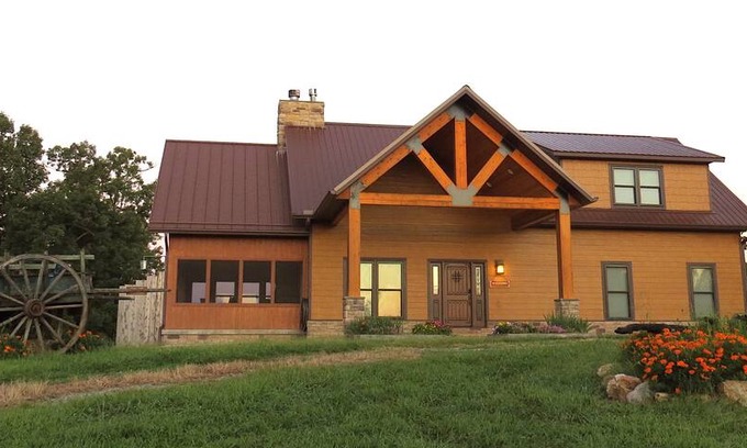 Yellville Cabin | Ozark Outlook Retreat - A View-Ti-Ful vacation!