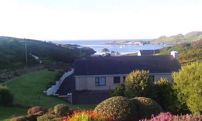 Teelin House | Beach House - Wild Atlantic Way Kilcar, Co Donegal