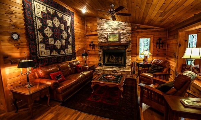 Sugar Grove Cabin | Rustic Log Cabin near Boone to enjoy the mountains