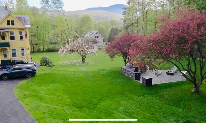 North Adams Apartment | Whiteley Retreat- walk to Mass MoCA and Downtown