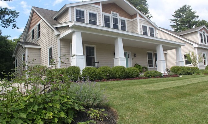 Rye House | The Corner House at Jenness Beach