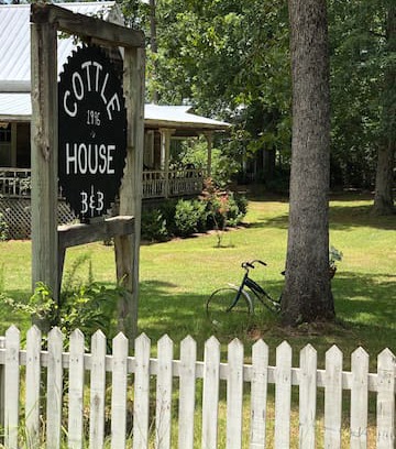 Andalusia Bed & Breakfast | The Cottle House Bed and Breakfast - Red Room