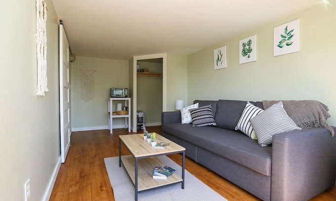 Magnolia House | Lower Suite in Beautiful Magnolia Neighborhood!