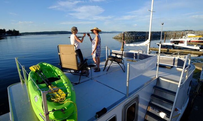 Sidney Boat Rental | SeaSuite. Be on the Sea