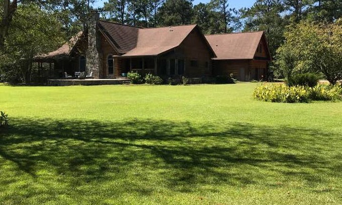 Loris Cabin | Beachwoods Villa Rose Room