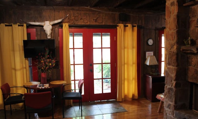 Grapevine House | The Historical Carriage House