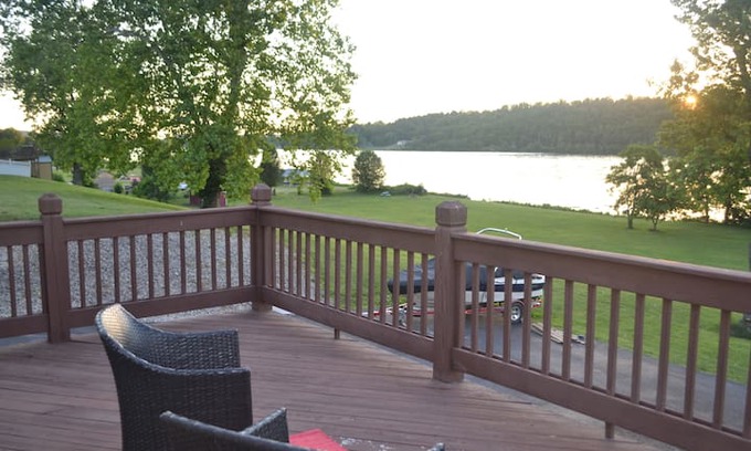 Warsaw House | Kentucky Riverfront Retreat--Amazing River Views!