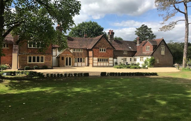 Charlwood Villa | Sumptuous Manor House Sleeps 13 Pool/Hottub/Tennis
