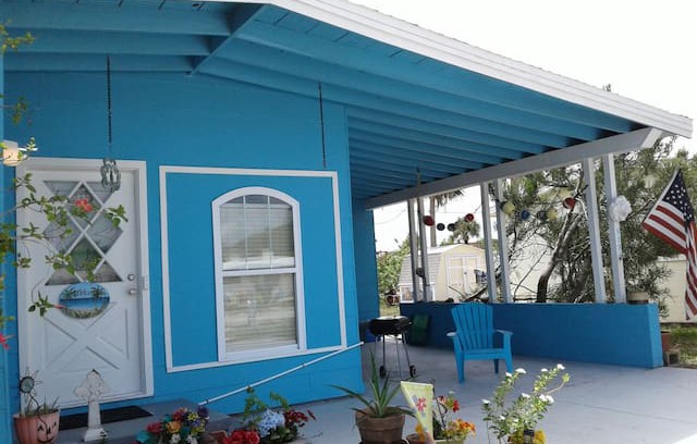 New Smyrna Beach Apartment | Blarney Beach Castle ! Cozy cottage close to Ocean