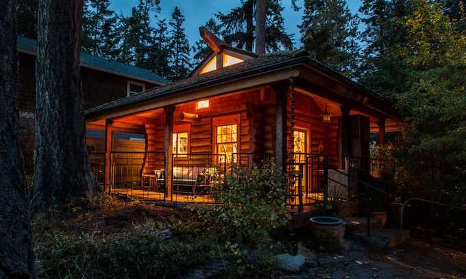 La Conner House | The Coho Cabin - A Beachfront Getaway