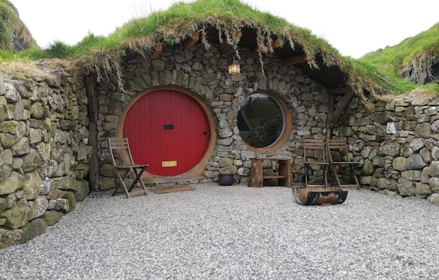 Turlough House | Mayo Glamping - Nead na Spideoige (hobbit Hut)