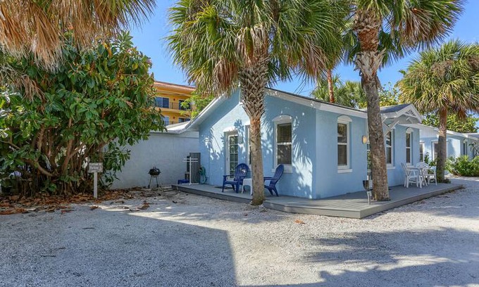 Indian Rocks Beach Cabin | Blue Heron Cottage 6 - Beachside, pool, a gem!