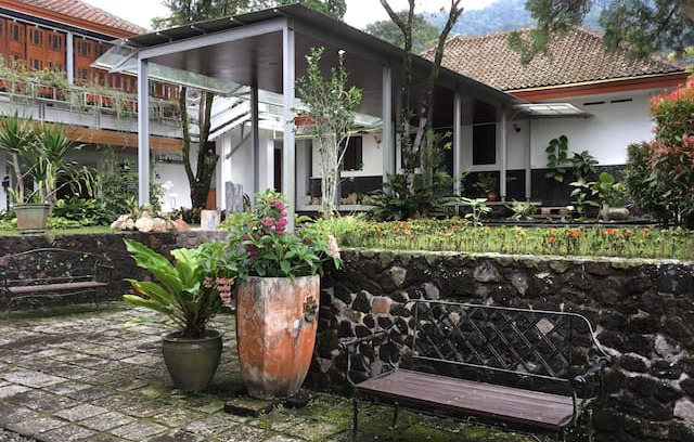 Pakem Villa | Villa Le Jardin Kaliurang (ENTIRE VILLA)