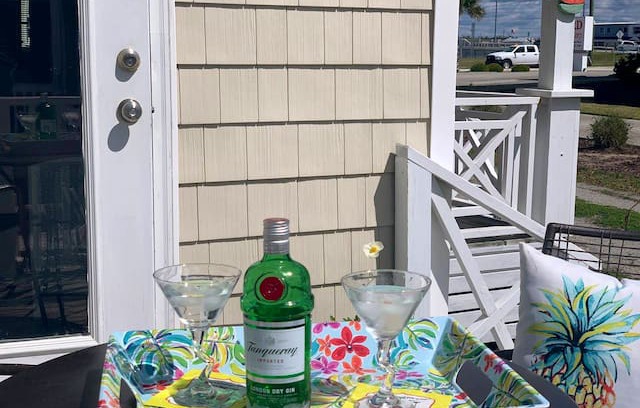 Surf City Cabin | “Sea Biscuit”-Oceanside cottage in Surf City!