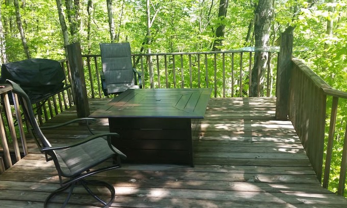 Gainesboro Cabin | Brae Cabin - Nature Surrounded and Tech Connected